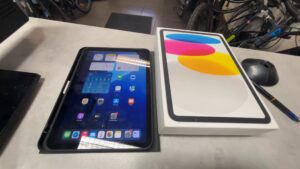 Apple iPad 10.9" (10. Generation) 64GB, Wi-Fi Silber , mit Originalverpackung & Komplettes Zubehör | Zustand: Sehr Gut