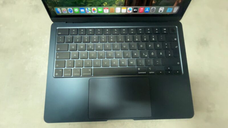 Macbook Air M2 2022 A2681 | 16 GB RAM |  256GB SSD |  ZYKLEN 8 |  AKKU Kapzität 100% | Zustand: Sehr Gut – Bild 2