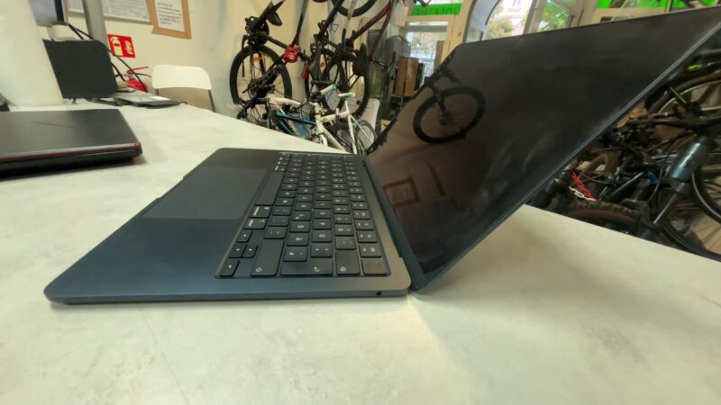 Macbook Air M2 2022 A2681 | 16 GB RAM |  256GB SSD |  ZYKLEN 8 |  AKKU Kapzität 100% | Zustand: Sehr Gut – Bild 4
