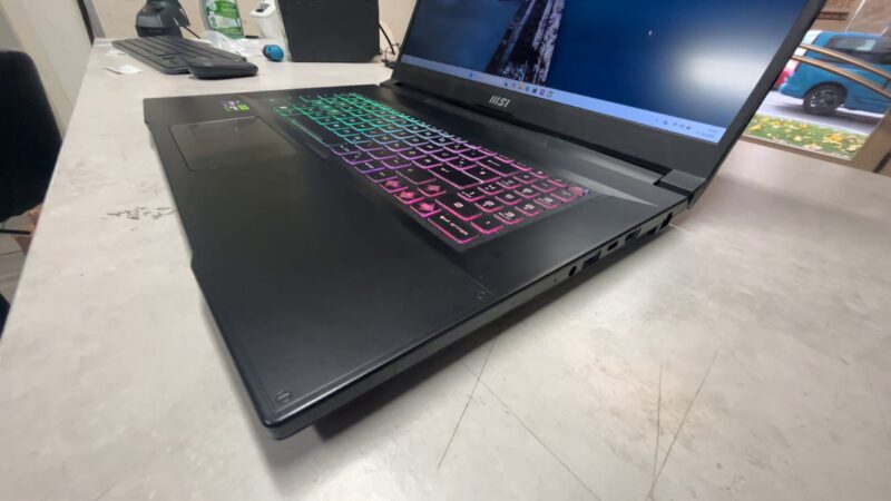 Msi Katana 17 B13vgk-671 | Ohne Verpackung i9-13900H 2.60 GHz  |  16GB RAM  |  1TB SSD  |  RTX 4070 8GB  |  Windows 11 Home  |  Mit Ladegerät  | Zustand: Sehr Gut – Bild 5