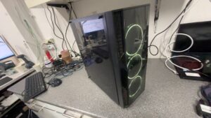 Custom Gaming PC Ryzen 7 5700X3D, 32GB RAM, 512GB SSD, Radeon RX 6700 XT 12GB. ASUS TUF Mainboard. Leichte Gebrauchsspuren | Verschmutzung. | Zustand: Gut