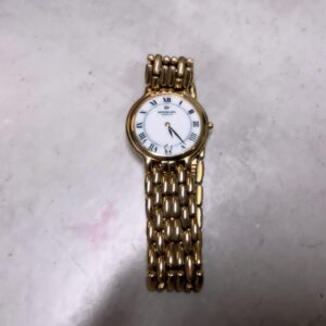 Raymond Weil Geneve , Schweizer Luxusuhr aus Genf. Quarz-Uhrwerk. Edelstahl | vergoldet.
Zerkratzt  | Zustand: In Ordnung