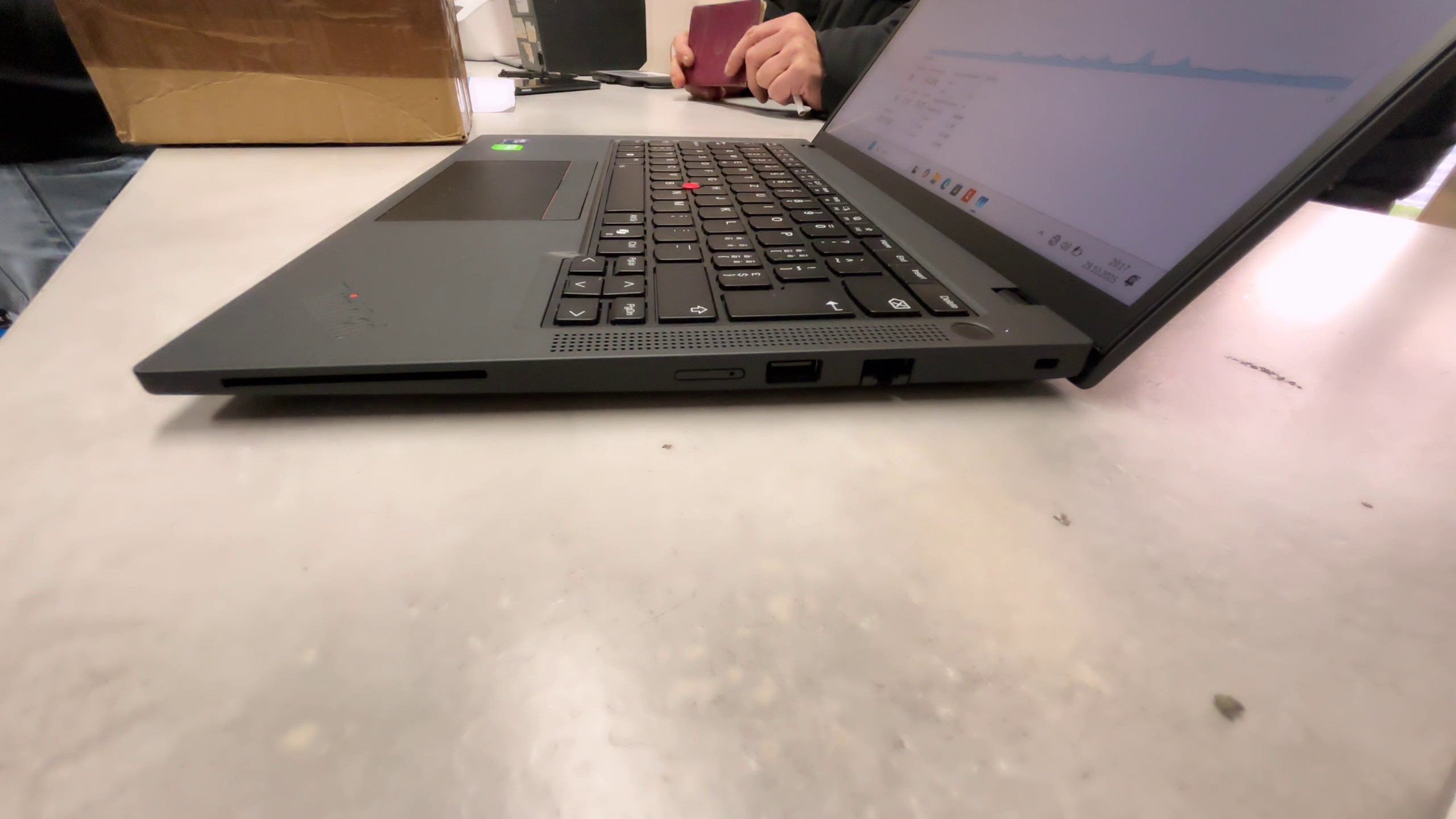Lenovo ThinkPad T14 Gen 6, intel core ultra5 225U |  32 GB RAM |  512 GB SSD | Zustand: Sehr Gut – Bild 3