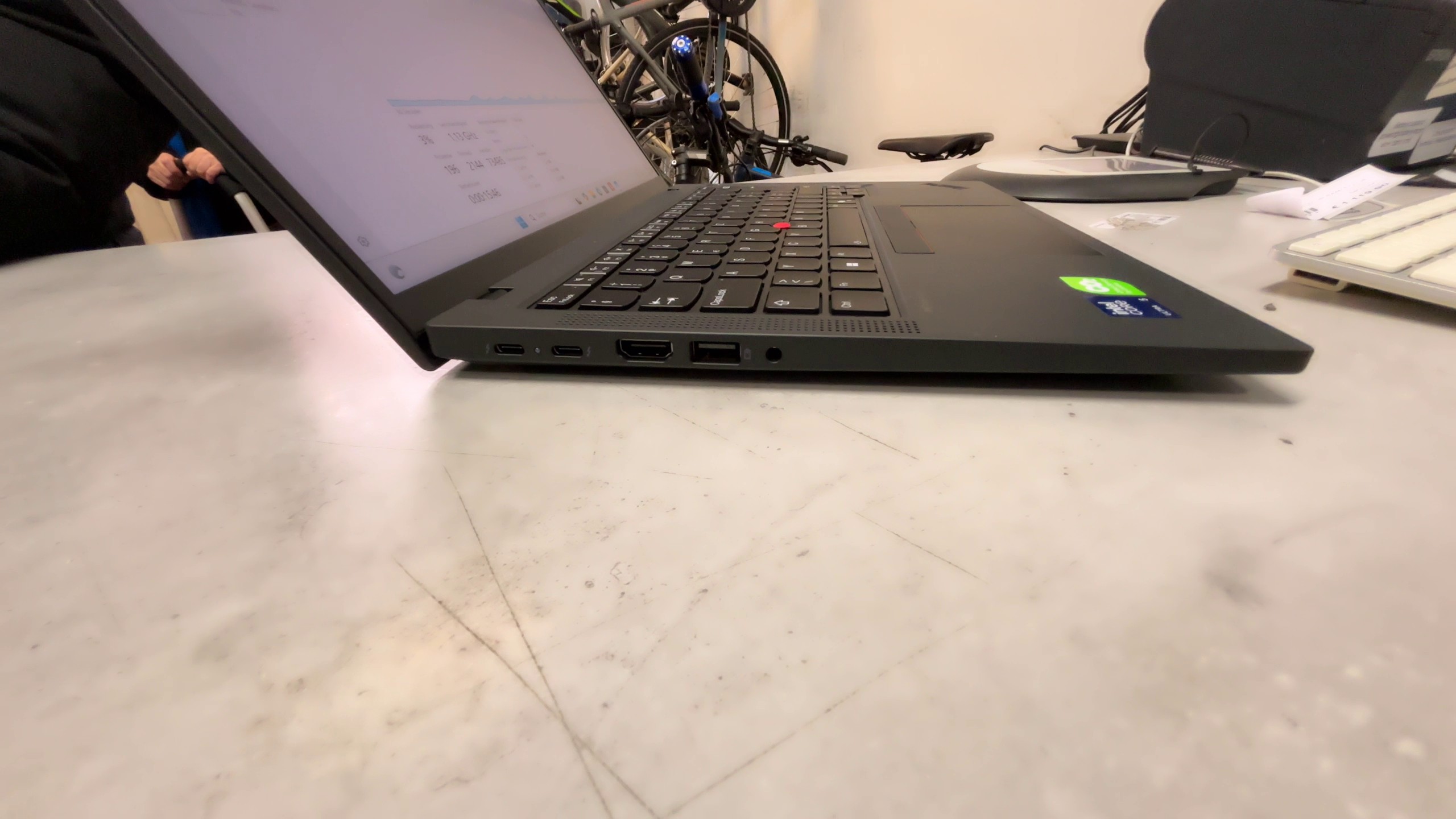 Lenovo ThinkPad T14 Gen 6, intel core ultra5 225U |  32 GB RAM |  512 GB SSD | Zustand: Sehr Gut – Bild 4