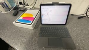 Apple iPad 10. Generation Wi-Fi, Inkl. Apple Pencil, Tastatur und Originalverpackung (mit Originalverpackung). | Zustand: Sehr Gut