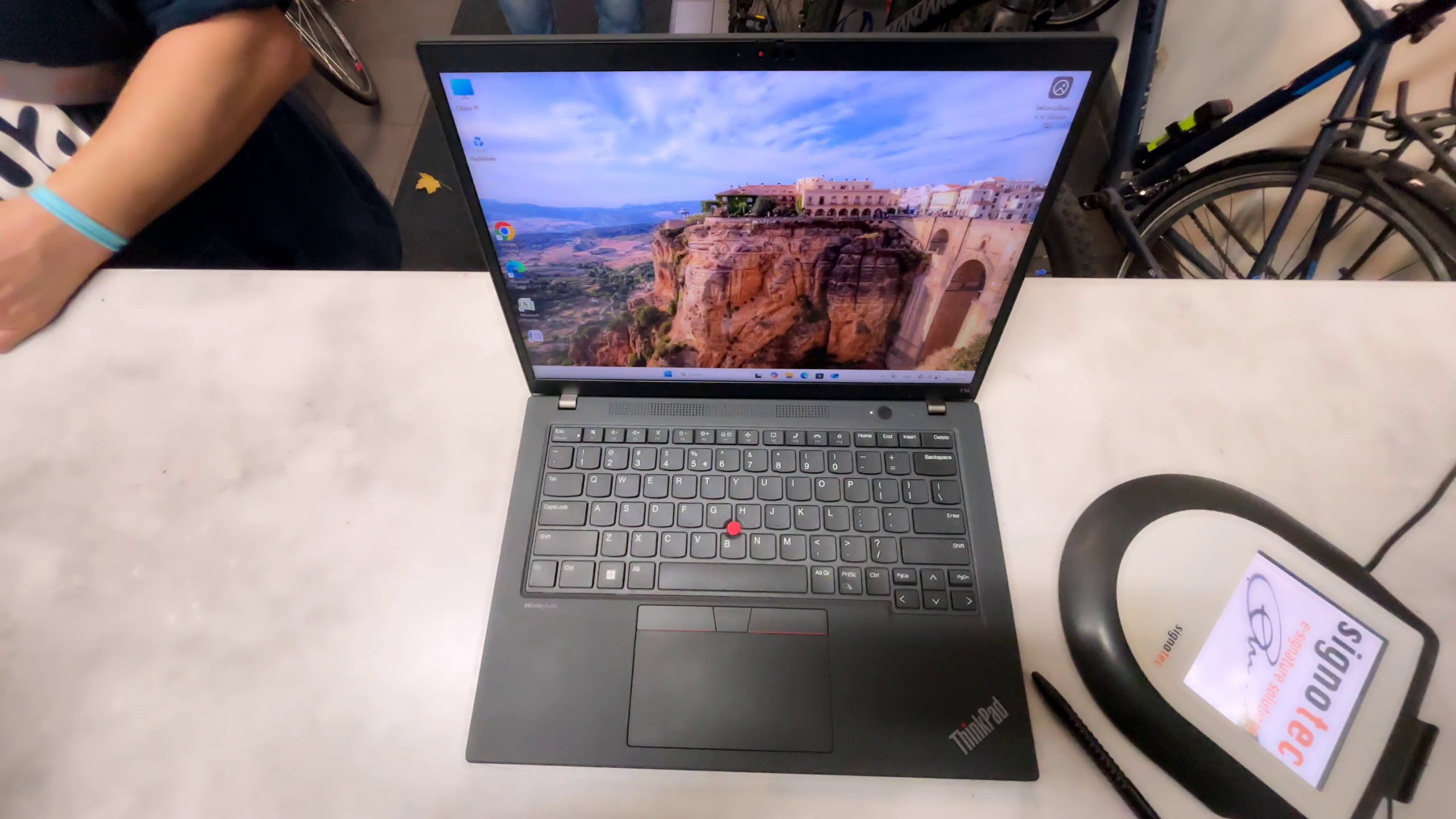 Lenovo ThinkPad T14 Gen 4, AMD Ryzen 7 PRO 7840U Prozessor, 32 GB RAM, 256 GB SSD. | Zustand: Sehr Gut – Bild 2