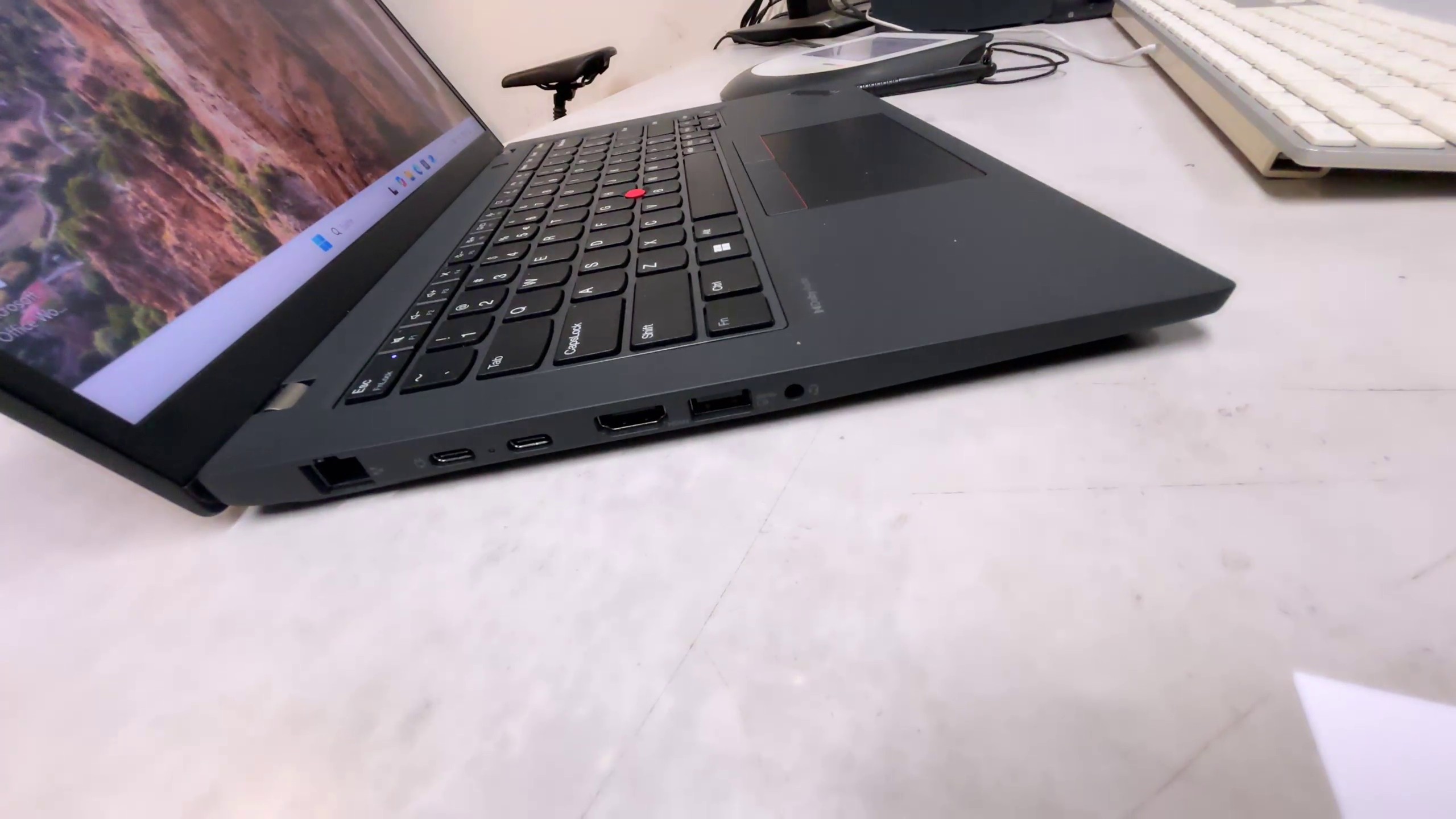 Lenovo ThinkPad T14 Gen 4, AMD Ryzen 7 PRO 7840U Prozessor, 32 GB RAM, 256 GB SSD. | Zustand: Sehr Gut – Bild 5
