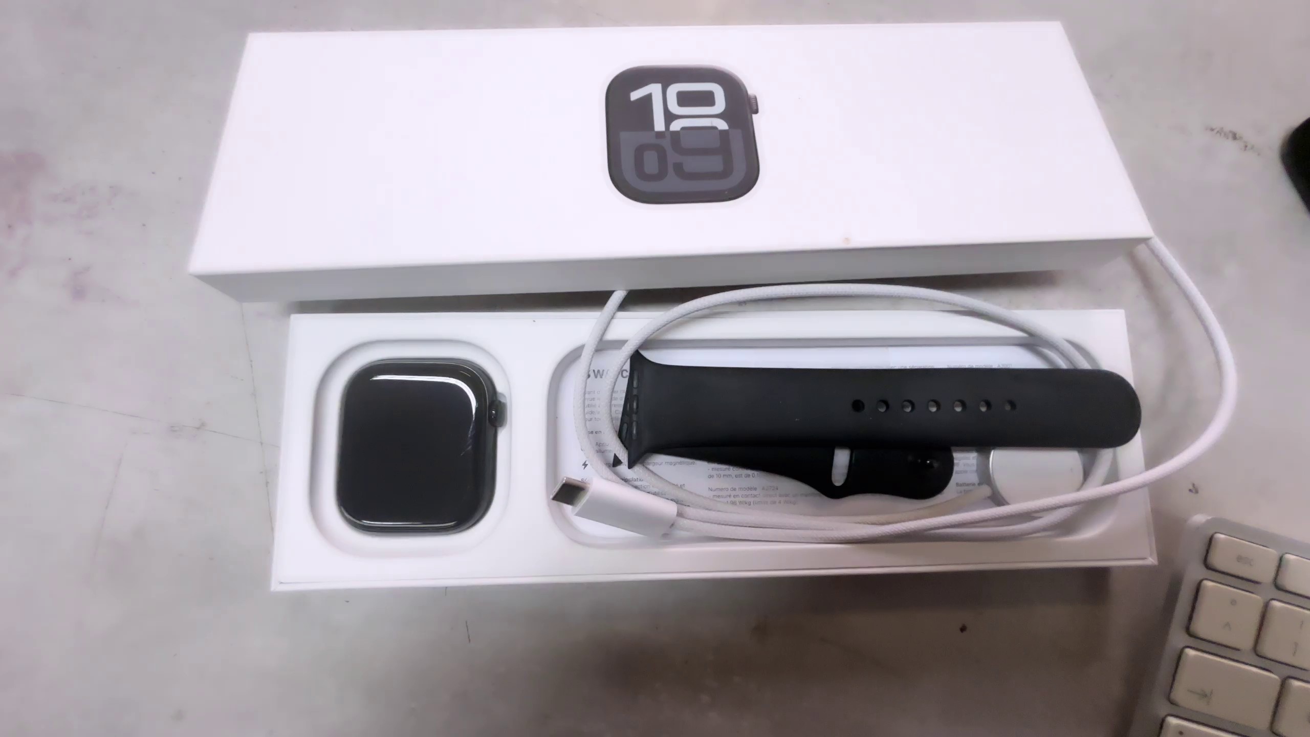 Apple Watch Series 10 46mm, Mit kleinen Kratzern. Inkl. Originalverpackung (mit Originalverpackung) und Ladegerät. | Zustand: Gut – Bild 2