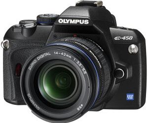 Olympus E-450, 10MP DSLR, Four Thirds System. Inklusive schwarzer Tasche und Ladegerät. | Zustand: Sehr Gut