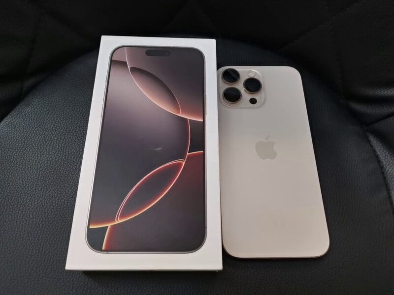 iPhone 16 Pro Max 256GB, mit Originalverpackung. Titan-Design, 6,9" Display, A18 Pro Chip | SimLock: Frei | Zustand: Sehr Gut | Farbe: beige – Bild 4