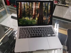 Macbook Pro Core I5 Quad Core  | 16 GB RAM 512 GB SSD intel Iris Graphics 1536 MB 109  Ladezyklen   | Zustand: Sehr Gut