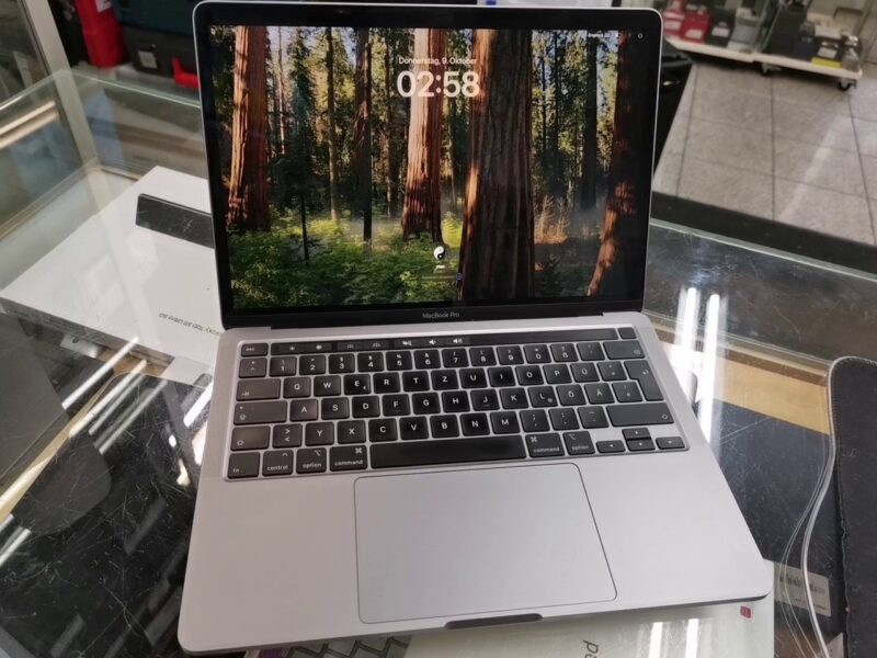 Macbook Pro Core I5 Quad Core  | 16 GB RAM 512 GB SSD intel Iris Graphics 1536 MB 109  Ladezyklen   | Zustand: Sehr Gut
