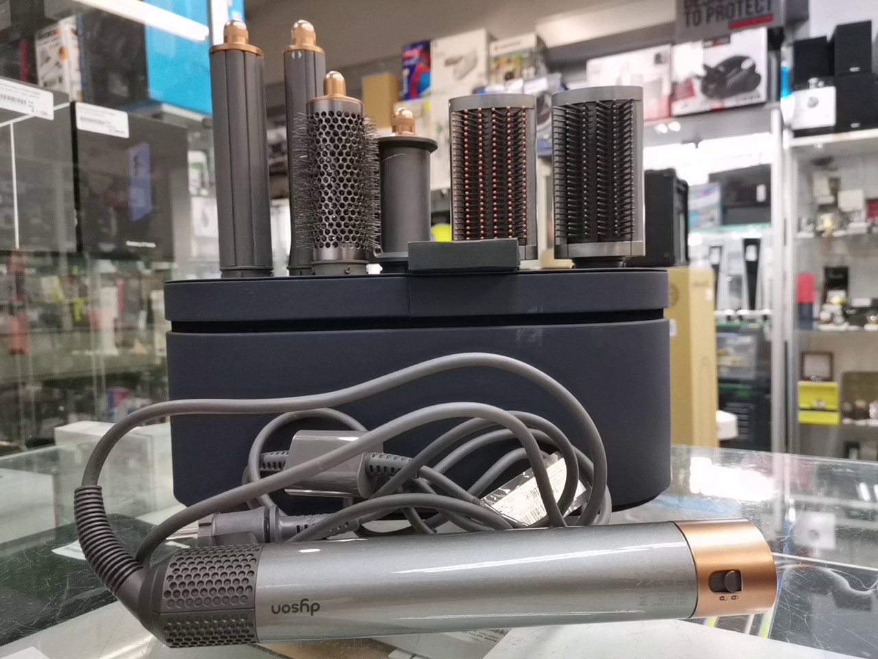 Dyson Airwrap Haarstyler, Inklusive Reisetasche | Hülle und verschiedenen Styling-Aufsätzen. | Zustand: Sehr Gut – Bild 2