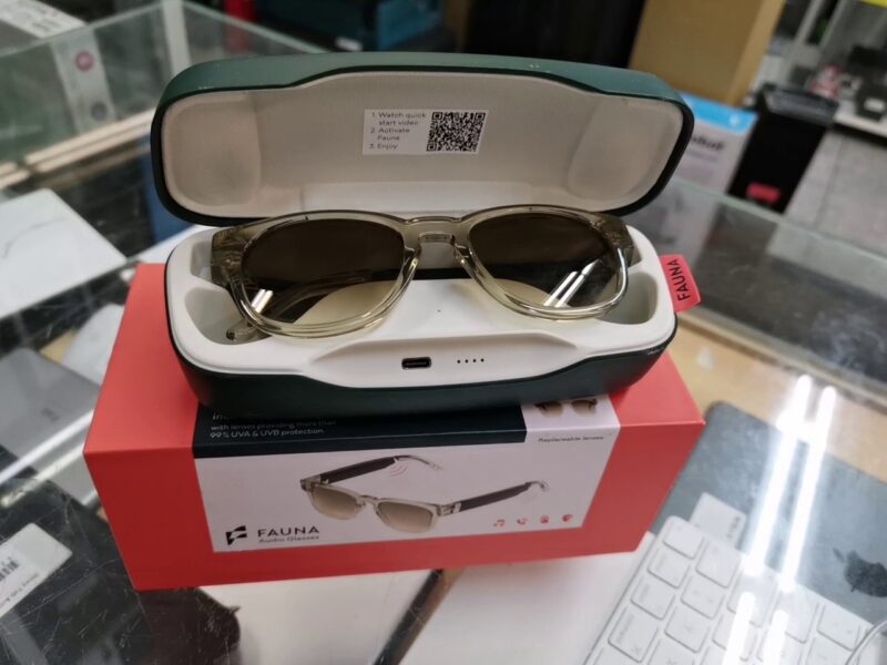 Fauna Audio Glasses 03g3c10907, mit Originalverpackung Designer Bluetooth Audio Brille mit Freisprechfunktion, Zeiss Linsen, IP52, Ladecase. | Zustand: Sehr Gut – Bild 2