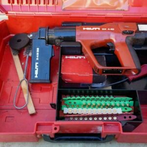 Hilti DX A40, Bolzensetzgerät mit X-AM 32 Magazin, Koffer, Reinigungsset, Nägeln und Kartuschen. Gebraucht, leichte Gebrauchsspuren. | Zustand: Gut