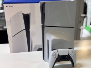 Sony PS5 Slim 1TB Disc Edition | Mit Verpackung  |  1 Controller  |  HDMI  |  Stromkabel  |  Ladekabel  | Zustand: Sehr Gut | Farbe: