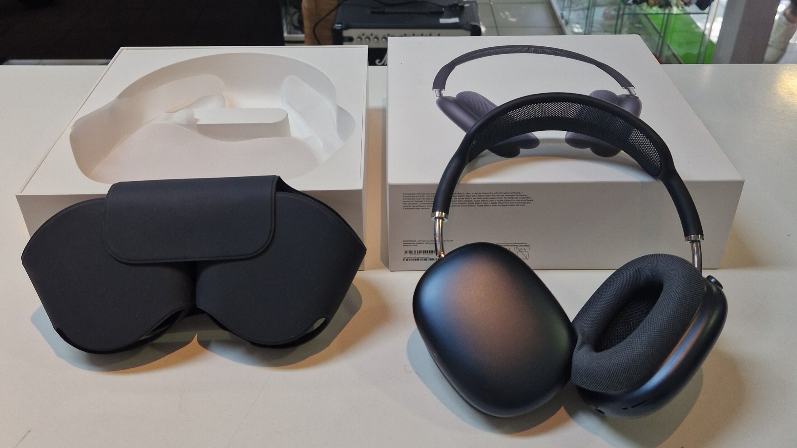 Apple Airpods Max USB-C Midnight | Mit Verpackung und Rechnung von Apple (e-mail) | Es gibts eine kleine Delle (siehe Foto) | Zustand: In Ordnung – Bild 2