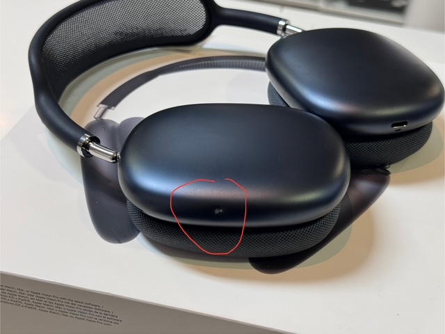 Apple Airpods Max USB-C Midnight | Mit Verpackung und Rechnung von Apple (e-mail) | Es gibts eine kleine Delle (siehe Foto) | Zustand: In Ordnung – Bild 3