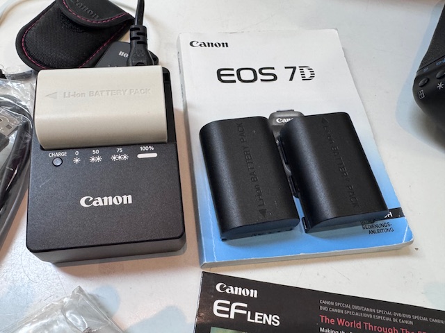 Canon Eos 7d Kamera mit Tamron SP 70-300mm | Mit Verpackung | Anleitung | Ladegerät | 3 Akkus | Batteriegrieff | Zustand: Sehr Gut – Bild 5