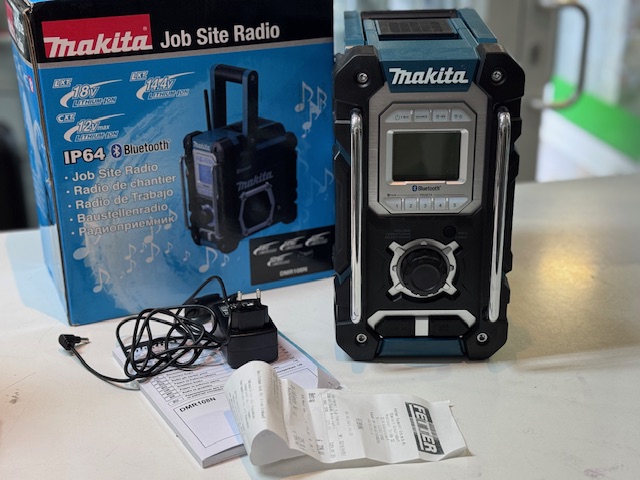 Makita DMR108N Akku-/Elektro-Baustellenradio solo, mit verpackung und rechnung von fetter (01.08.25)  | Zustand: Wie Neu
