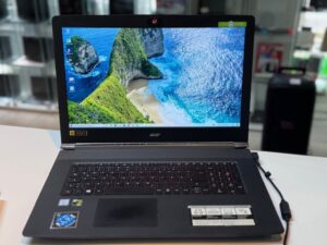 Acer Aspire V17 Nitro  | Core i5-6300HQ  |  8GB Ram  |  1TB HDD  |  Geforce GTX 950M 4GB  |  Windows 10  |  Mit originale Ladegerät  | Zustand: Schlecht
