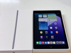 Apple iPad 9, Space Gray, 64GB Wifi | Mit Verpackung  |  Ladegerät  | Zustand: Sehr Gut