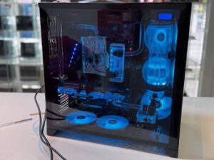 Gaming PC mit kompletter Wasserkühlung, AMD Ryzen 7 5700X  |  Mainboard Gigabyte X570 Aorus Master  |  32GB Ram DDR4  |  Geforce RTX 3080 10GB  |  Windows 11  |  2,5 TB SSD M2 | Zustand: Sehr Gut