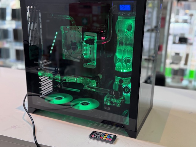 Gaming PC mit kompletter Wasserkühlung, AMD Ryzen 7 5700X  |  Mainboard Gigabyte X570 Aorus Master  |  32GB Ram DDR4  |  Geforce RTX 3080 10GB  |  Windows 11  |  2,5 TB SSD M2 | Zustand: Sehr Gut – Bild 2