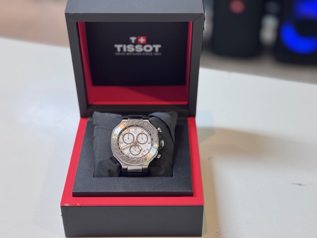 Tissot T-Race Chronograph, Quarz, 45 mm, weißes Zifferblatt, schwarzes Silikonband, Saphirglas, mit Originalverpackung. | Zustand: Sehr Gut – Bild 2