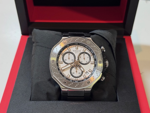 Tissot T-Race Chronograph, Quarz, 45 mm, weißes Zifferblatt, schwarzes Silikonband, Saphirglas, mit Originalverpackung. | Zustand: Sehr Gut – Bild 3