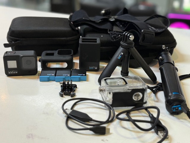 Gopro Hero 8 Black, mit viel zubehör, 3 akkus, 32gb sd karte, ladegerät, ladekabel | Zustand: Gut – Bild 2