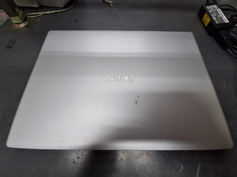 Acer Aspire 1 A114-33-C6ZV, 14Zoll FHD, Intel Celeron N5100, 4GB | 64GB eMMC, DE-Tastatur, leichte Kratzer auf der Rückseite | Zustand: Gut – Bild 4