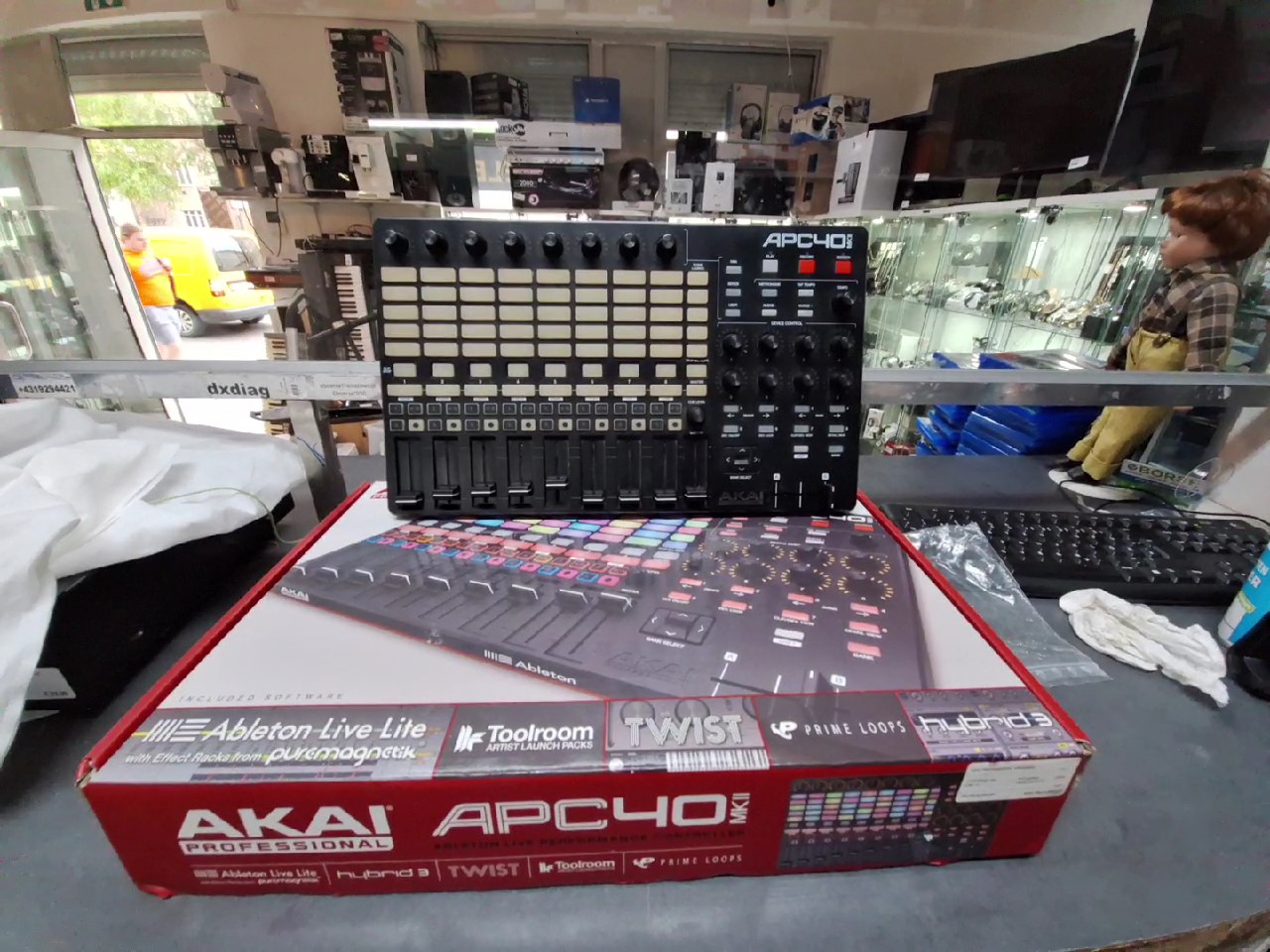 Akai Apc 40 MkII | mit Originalverpackung | Ableton live performance controller | Zustand: Gut – Bild 2