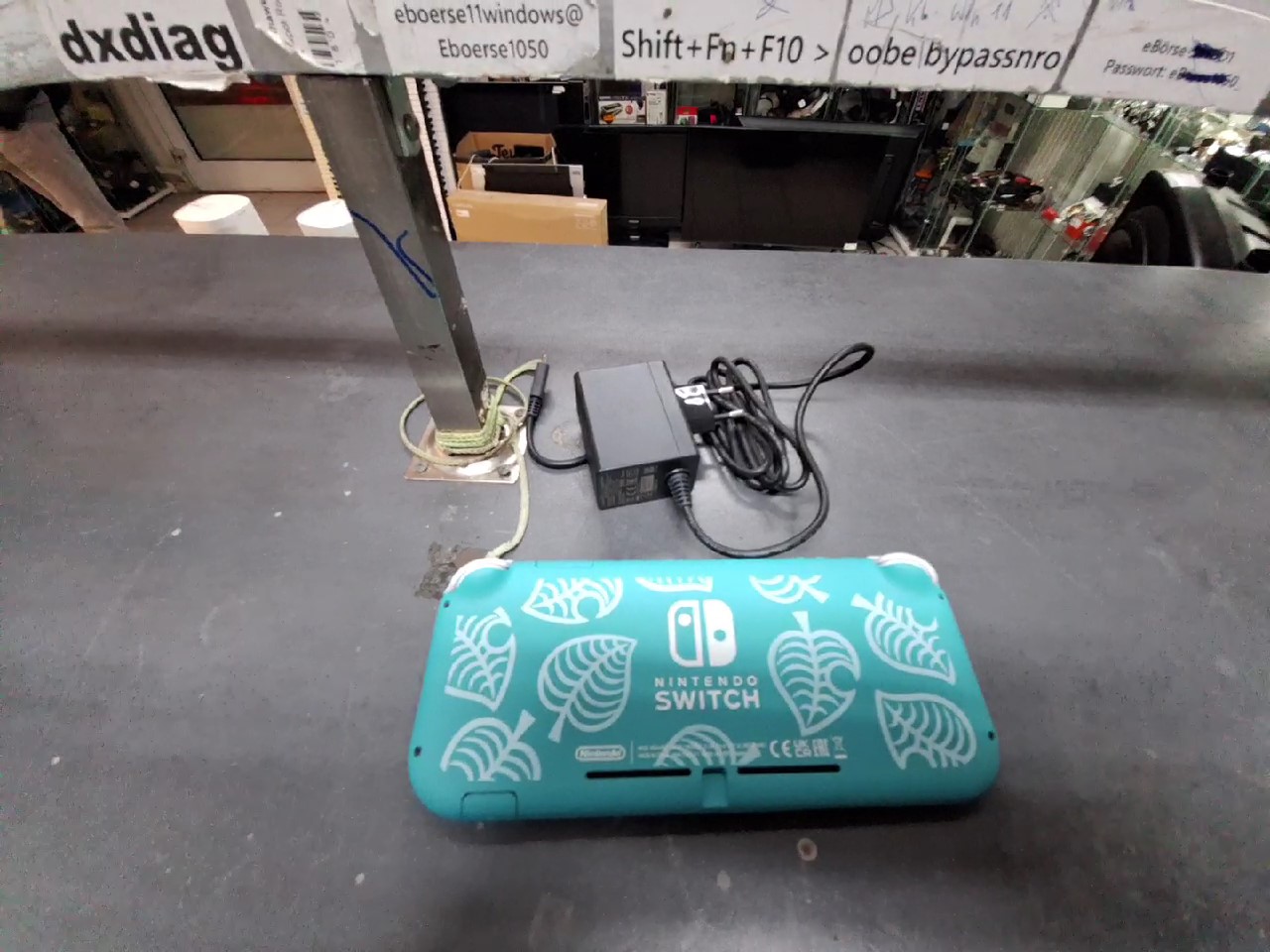 Nintendo Switch Lite Animal Crossing, Türkis, New Horizons Design, inkl. original Ladegerät. Gebraucht, guter Zustand. | Zustand: Wie Neu | Farbe: Bundle türkis – Bild 3