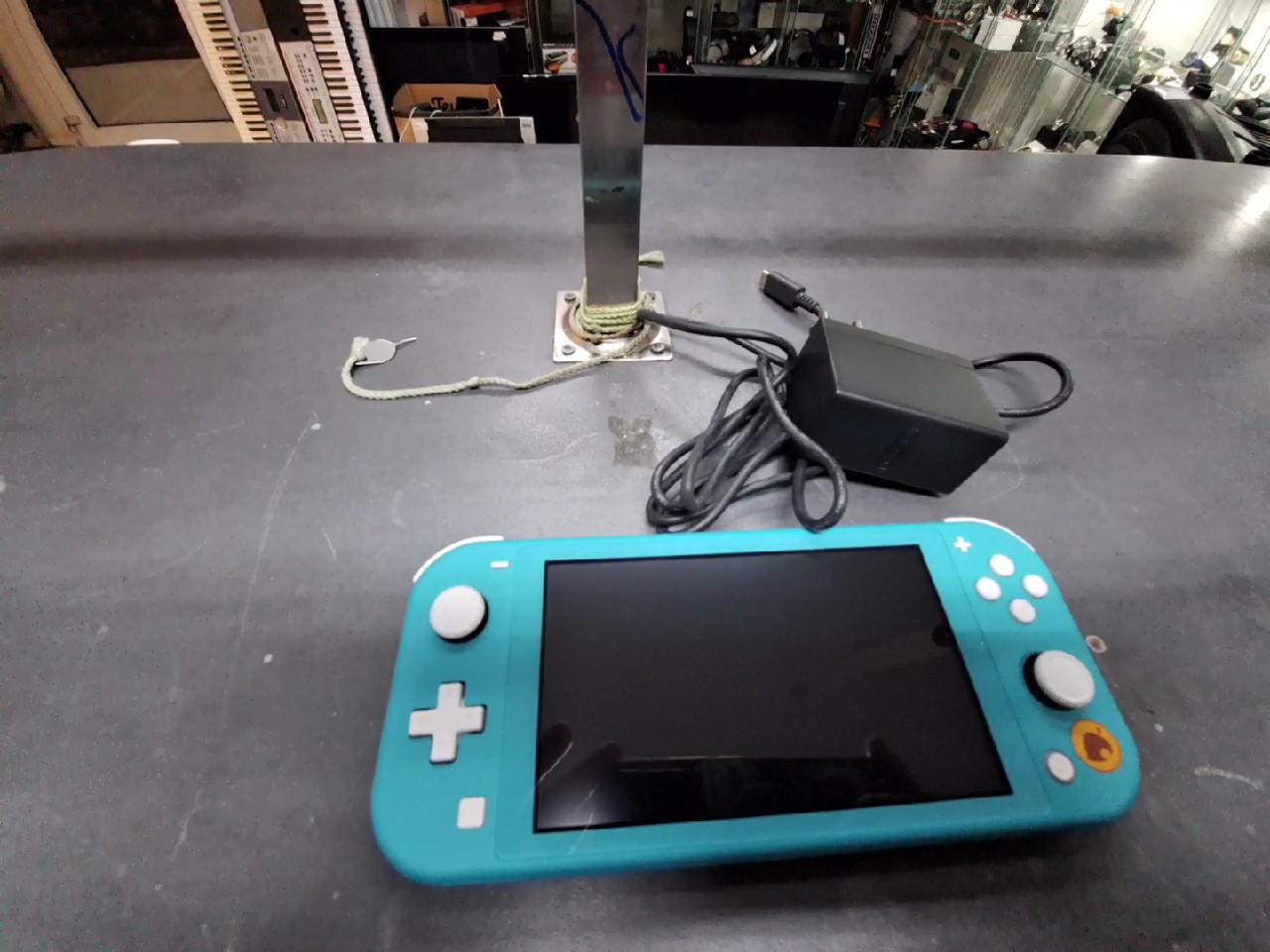 Nintendo Switch Lite Animal Crossing, Türkis, New Horizons Design, inkl. original Ladegerät. Gebraucht, guter Zustand. | Zustand: Wie Neu | Farbe: Bundle türkis – Bild 4