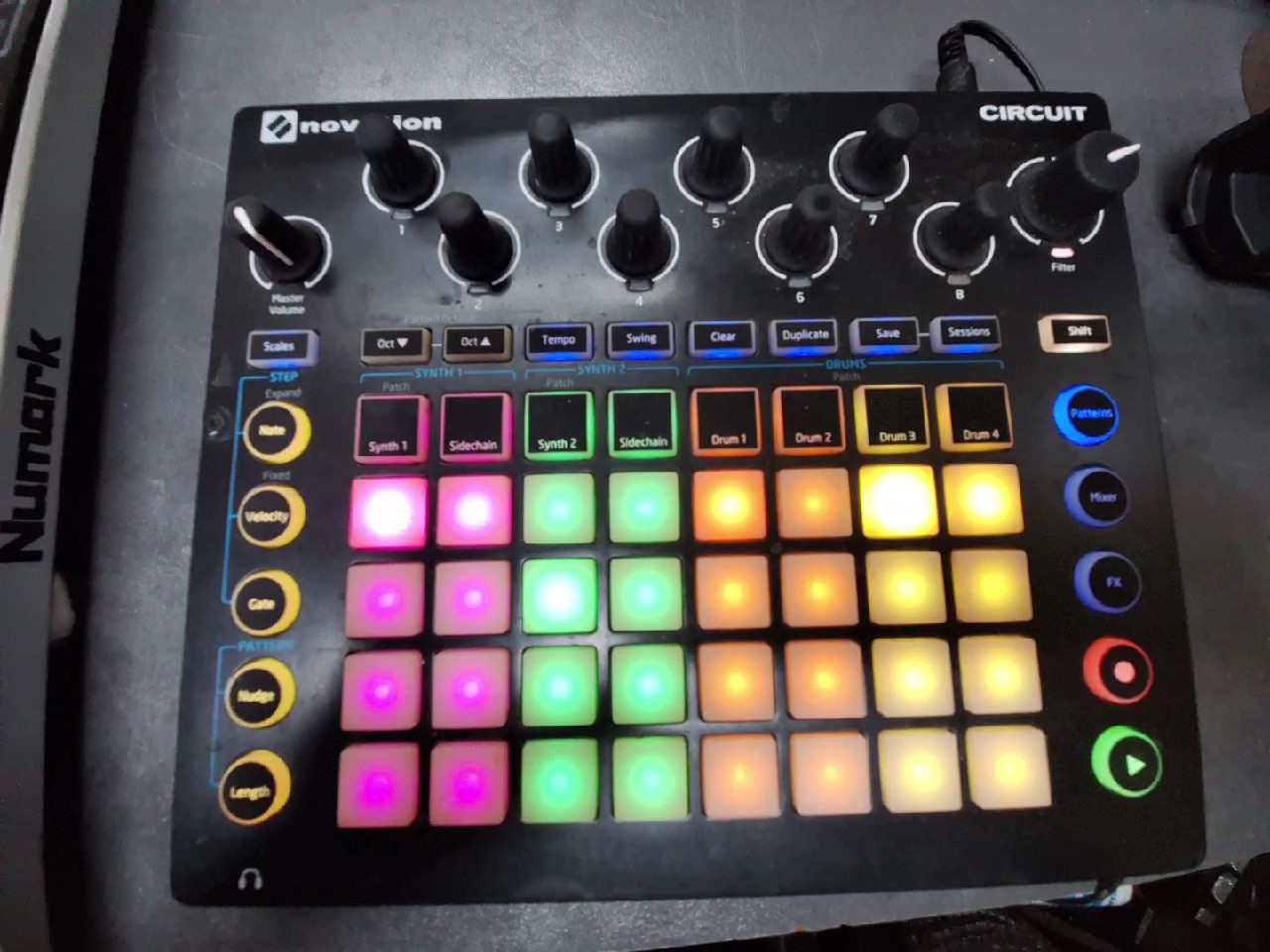 Novation Circuit Synthesizer | mit Adapter | Zustand: Gut – Bild 2