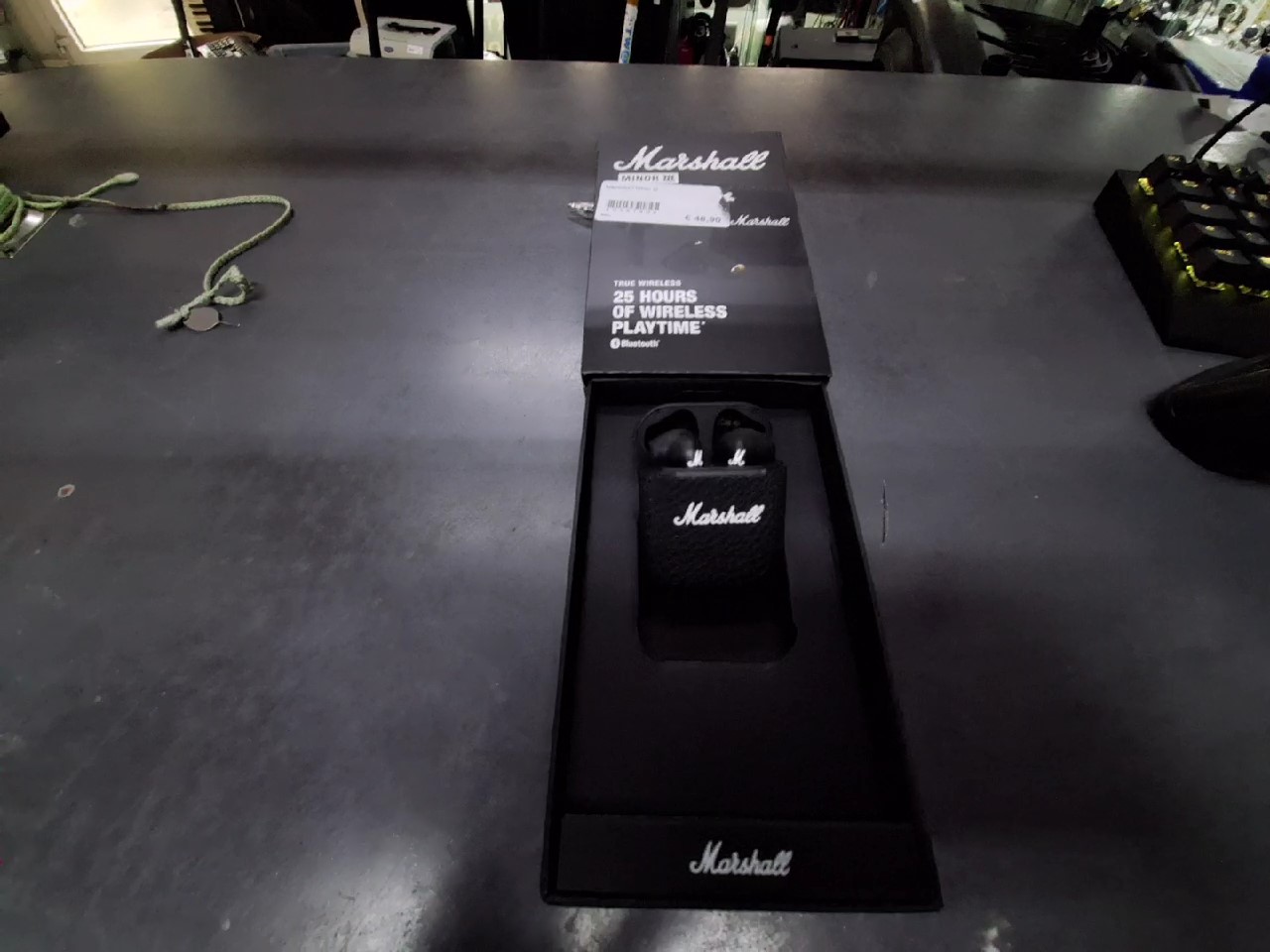 Marshall Minor III True Wireless, mit Originalverpackung (geöffnet), DEFEKT: Rechter Ohrhörer klappert, ohne Garantie. 25h Akku, Bluetooth 5.2, Qi-Case. | Zustand: Neu – Bild 4