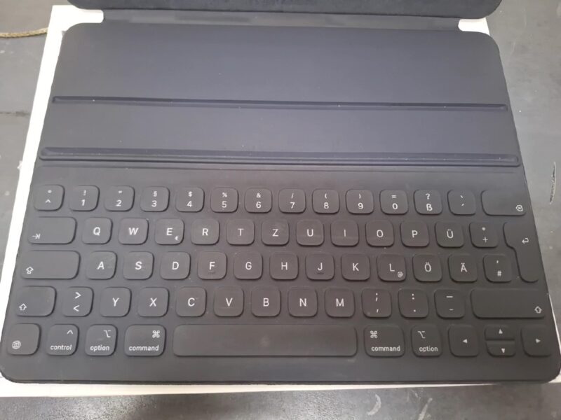 Apple Smart Keyboard Folio 12,9", Deutsch QWERTZ, für iPad Pro 12,9" (3.-6. Gen.), Schutzhülle, leichte Gebrauchsspuren. | Zustand: Gut – Bild 3