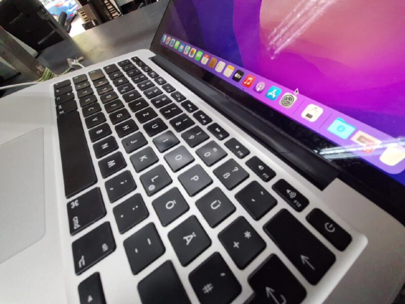 Apple Macbook Pro Retina 13" (Early, 2015) i5, 8,128GB, DE-Layout - Displayrahmen beschädigt. | Zustand: In Ordnung – Bild 3