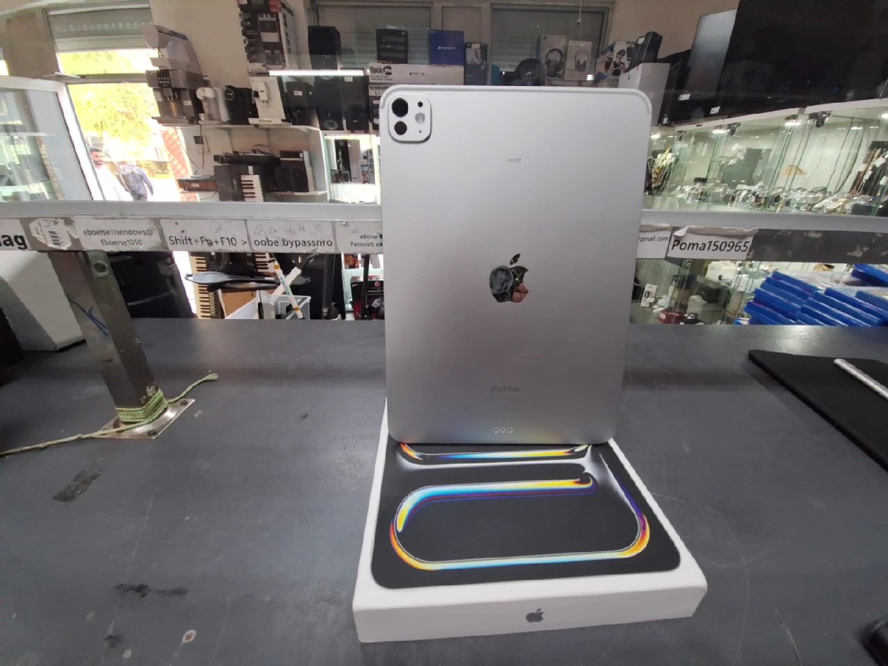 Apple iPad Pro 11" M4 Wi-Fi 256GB, 5. Gen (2024), Silber, Akku 100%, Zyklen 26, Ultra Retina XDR Display, mit Originalverpackung, inkl. Hülle & Pencil. | Zustand: Sehr Gut – Bild 3