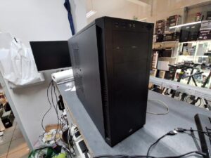 AMD Ryzen Gaming PC, Ryzen 7 5800X, 32GB RAM, 512GB NVMe SSD, RX 580 2048SP 8GB. Achtung: Schlechte Kabelführung, Standard-Kühler. | Zustand: Gut