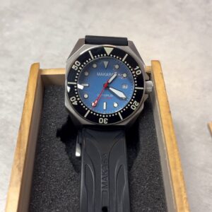 Makara Octopus, Taucheruhr, verschiedene Gehäusematerialien und Zifferblattfarben verfügbar, neuwertig. | Zustand: Sehr Gut | Farbe: schwarz