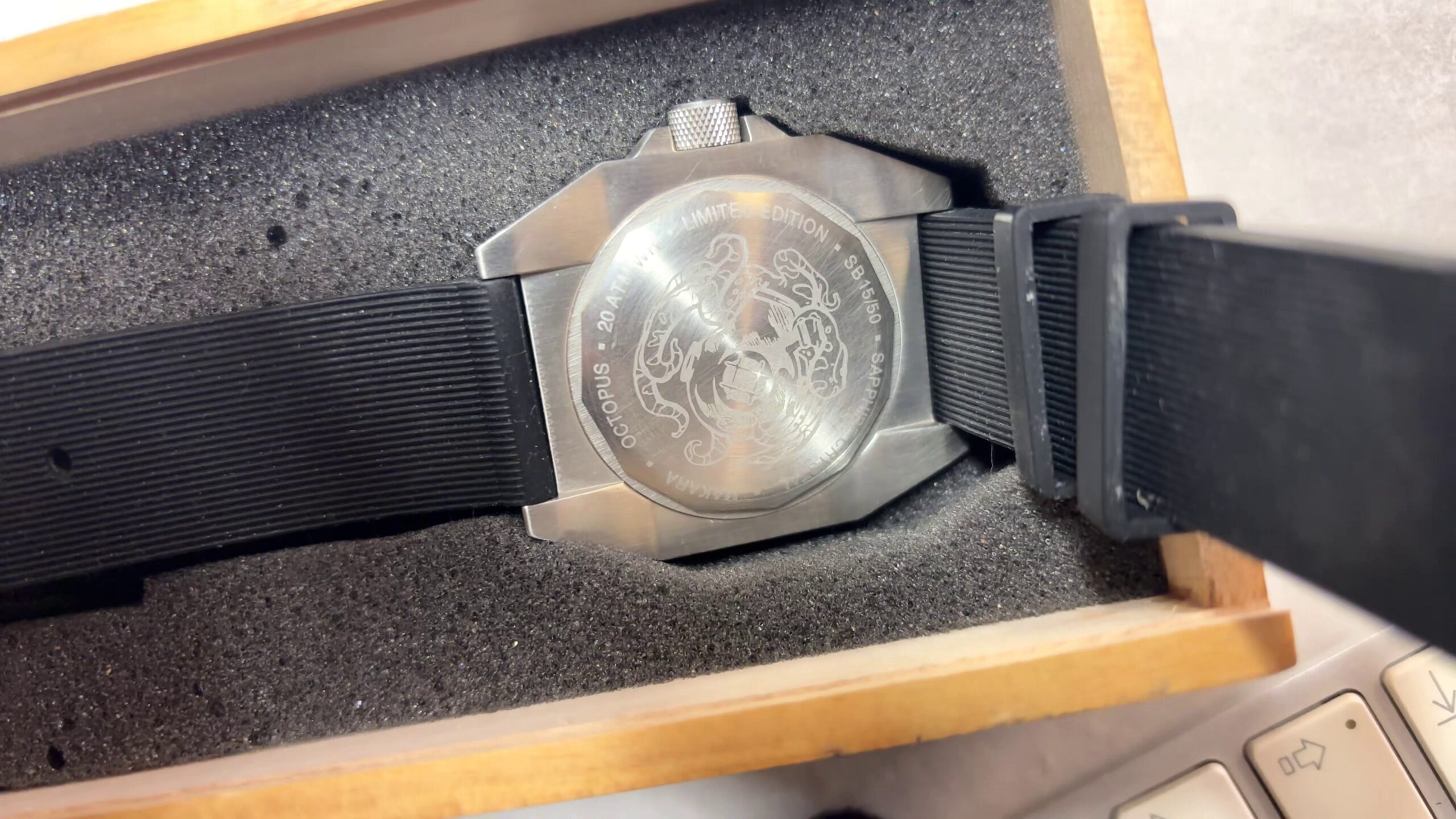 Makara Octopus, Taucheruhr, verschiedene Gehäusematerialien und Zifferblattfarben verfügbar, neuwertig. | Zustand: Sehr Gut | Farbe: schwarz – Bild 3