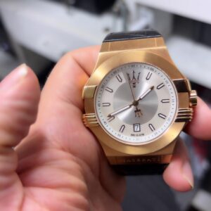 Maserati 8851103019, Herrenuhr mit Quarzwerk, Roségold-Akzenten, weißem Zifferblatt und schwarzem Lederarmband. | Zustand: Gut