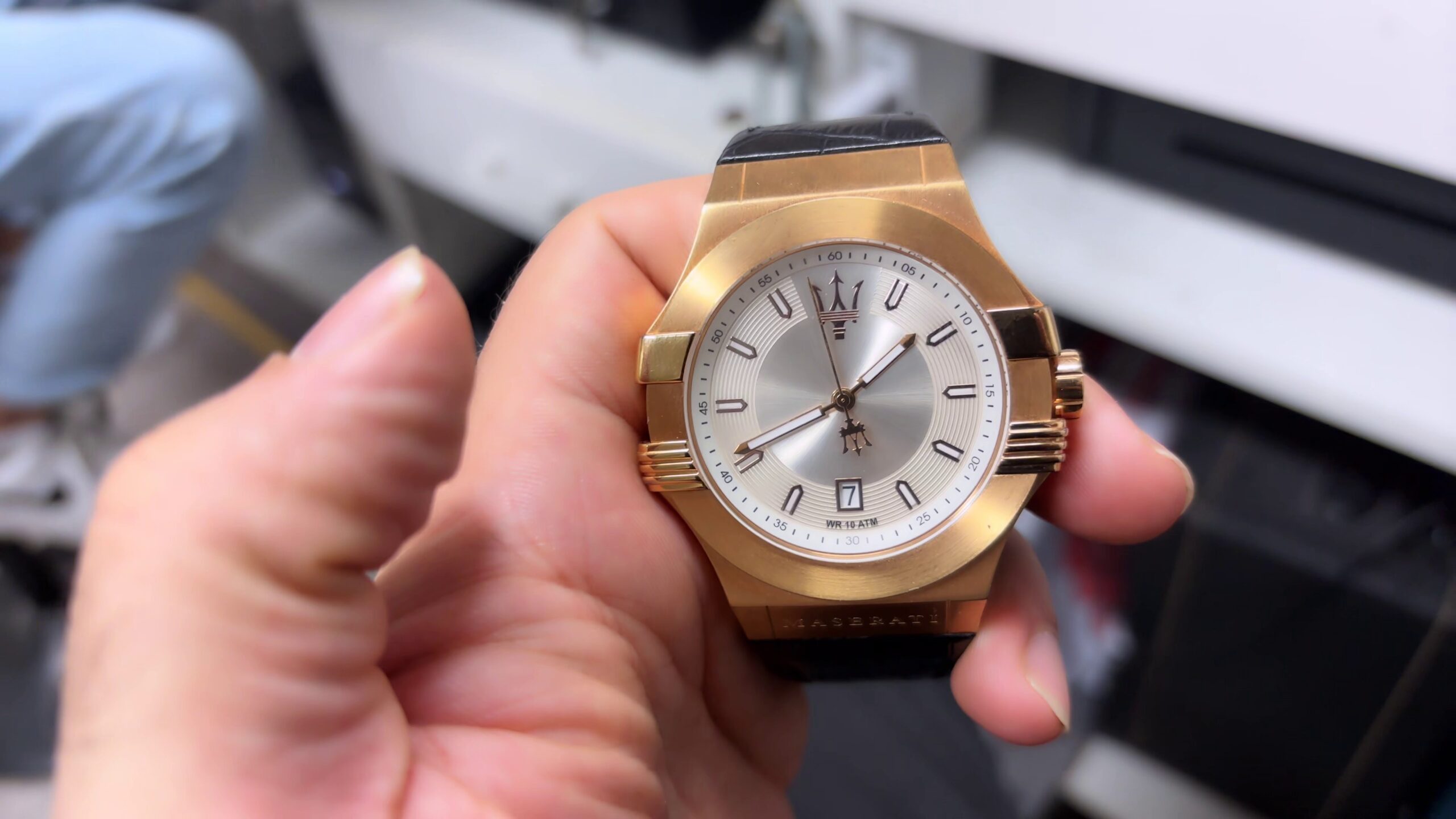 Maserati 8851103019, Herrenuhr mit Quarzwerk, Roségold-Akzenten, weißem Zifferblatt und schwarzem Lederarmband. | Zustand: Gut