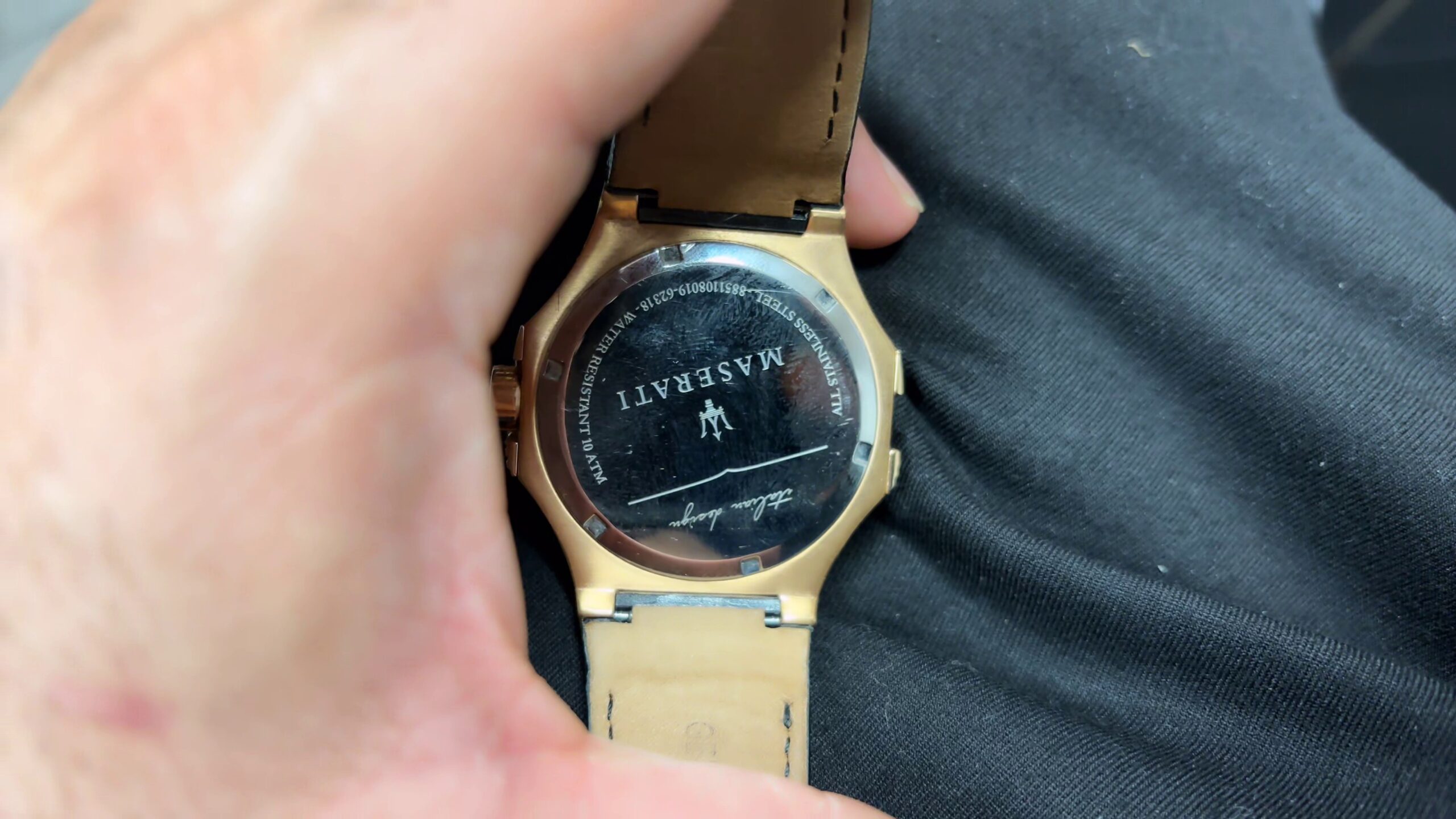 Maserati 8851103019, Herrenuhr mit Quarzwerk, Roségold-Akzenten, weißem Zifferblatt und schwarzem Lederarmband. | Zustand: Gut – Bild 2