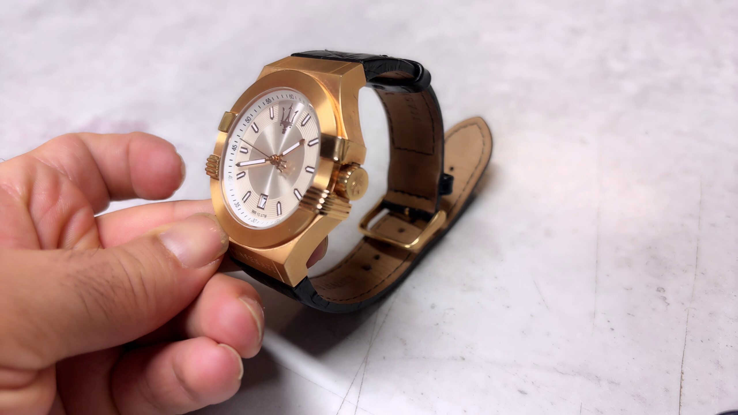 Maserati 8851103019, Herrenuhr mit Quarzwerk, Roségold-Akzenten, weißem Zifferblatt und schwarzem Lederarmband. | Zustand: Gut – Bild 3