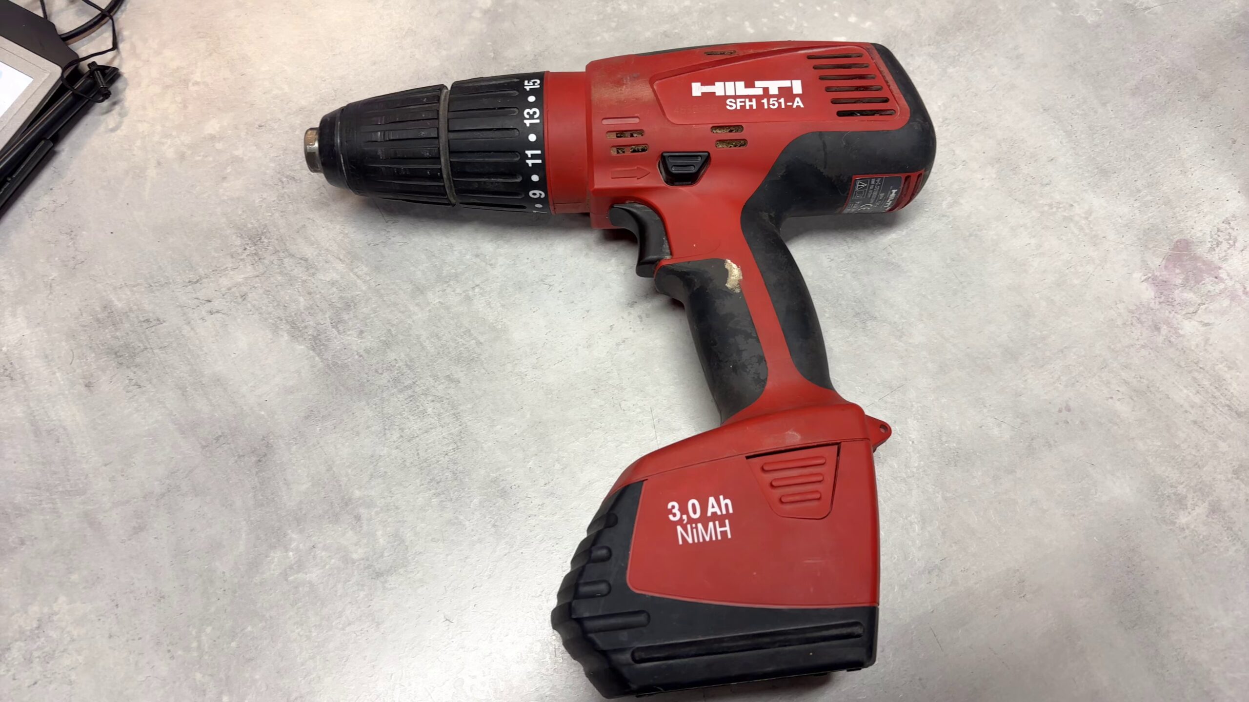 Hilti SFH 151-A Akkuschlagbohrschrauber, Inkl. 2 Akkus, Ladegerät und Koffer. | Zustand: Gut