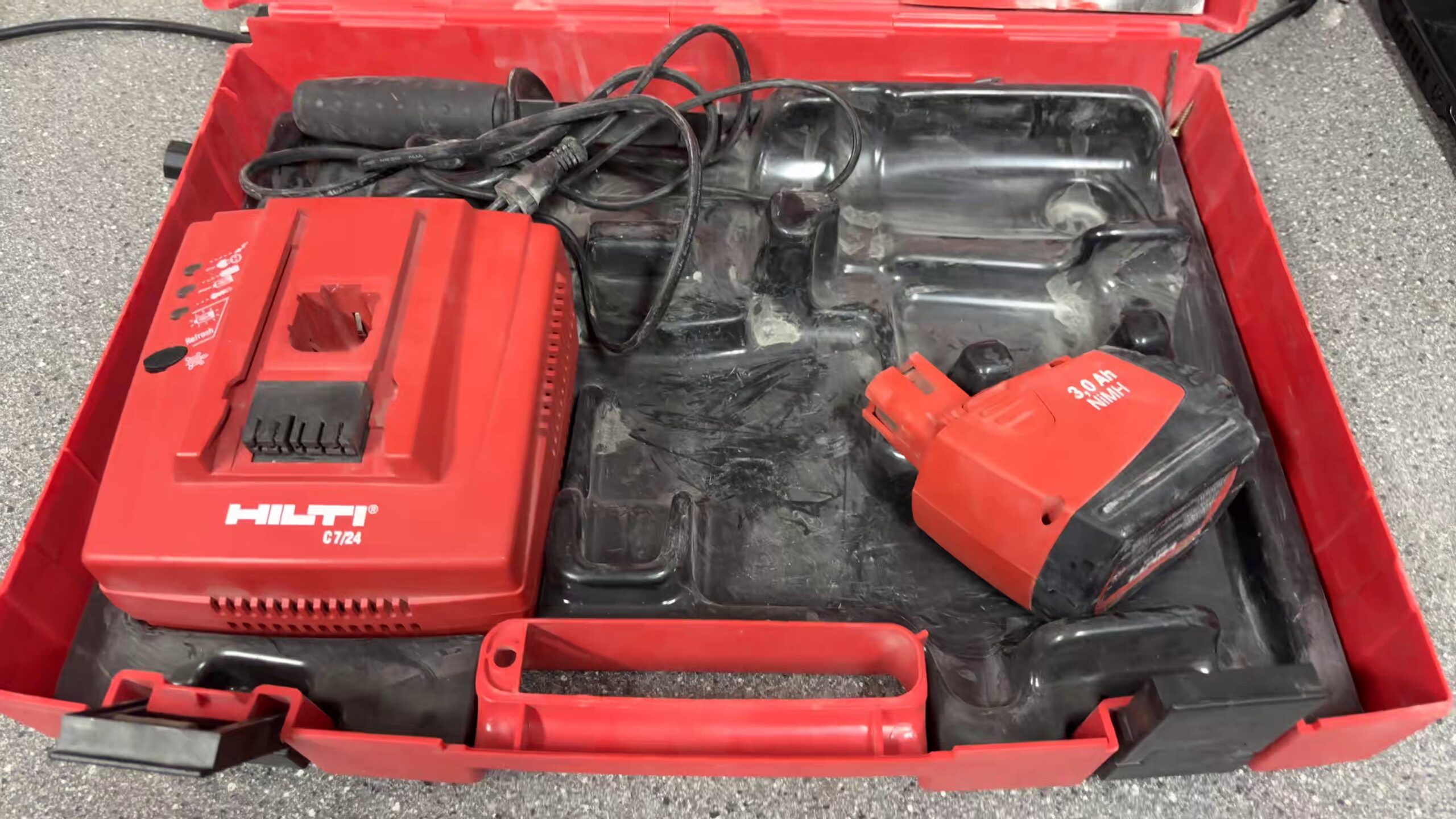 Hilti SFH 151-A Akkuschlagbohrschrauber, Inkl. 2 Akkus, Ladegerät und Koffer. | Zustand: Gut – Bild 2