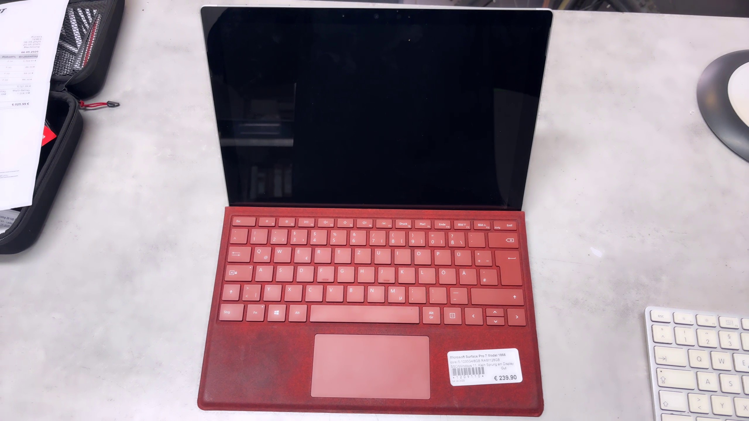 Microsoft Surface Pro 7 Model 1866, core i5-1035g4 | 8gb ram | 128gb ssd | windows 11. klein sprung am display ecke recht. | Zustand: Gut – Bild 2